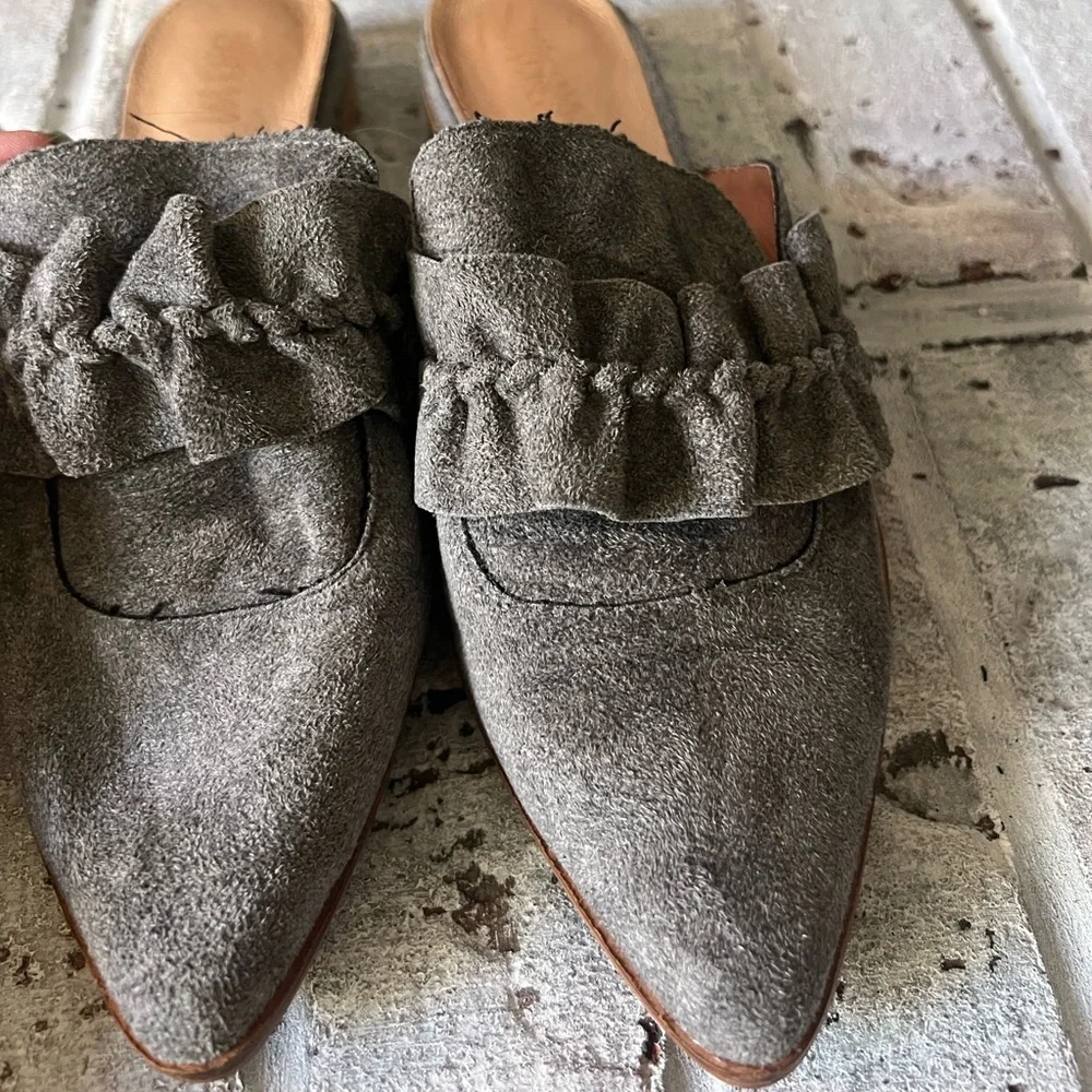 Mi.iM Ruffled Gray Suede Mules - Picture 1 of 2